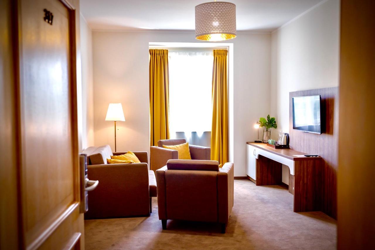 Hotel Nadodrzanski Dwor - Нова-Суль Экстерьер фото