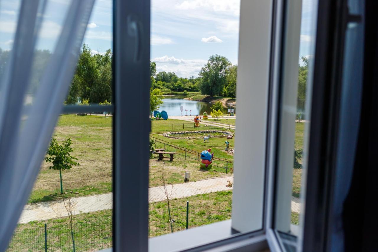 Hotel Nadodrzanski Dwor - Нова-Суль Экстерьер фото