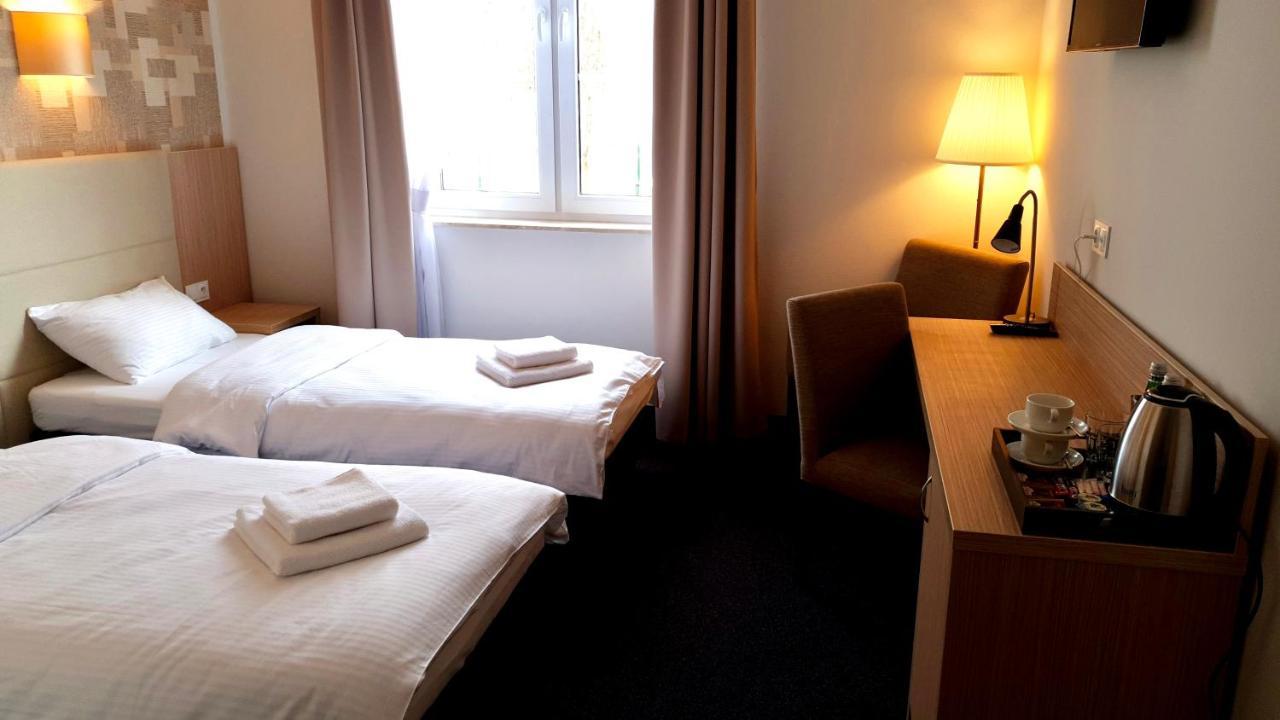 Hotel Nadodrzanski Dwor - Нова-Суль Экстерьер фото