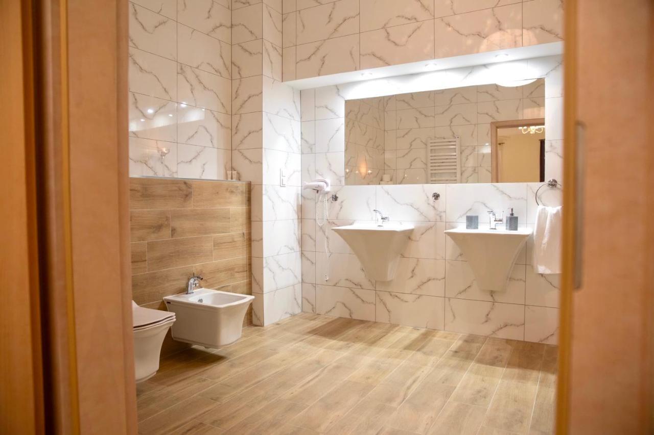 Hotel Nadodrzanski Dwor - Нова-Суль Экстерьер фото