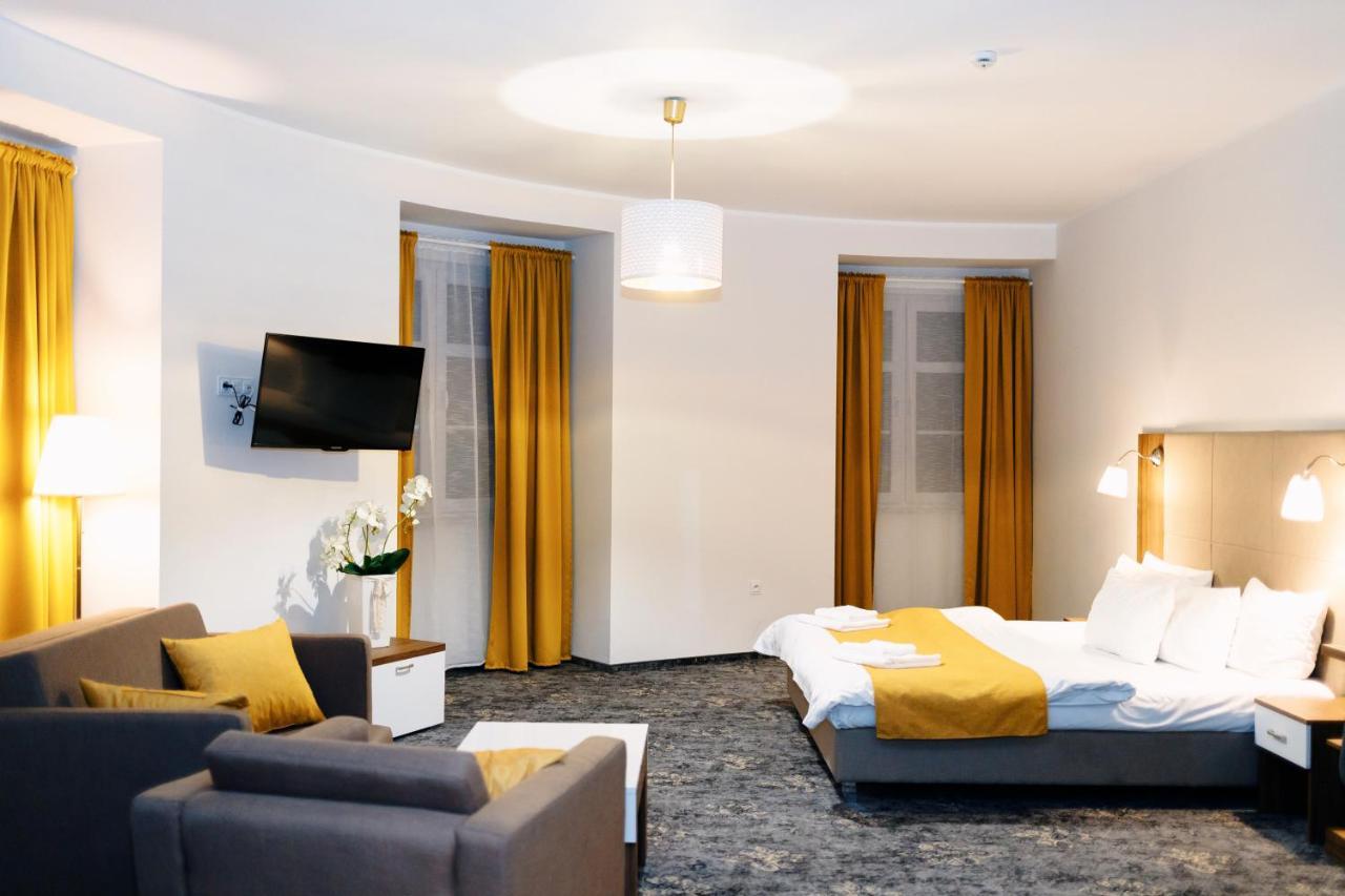 Hotel Nadodrzanski Dwor - Нова-Суль Экстерьер фото