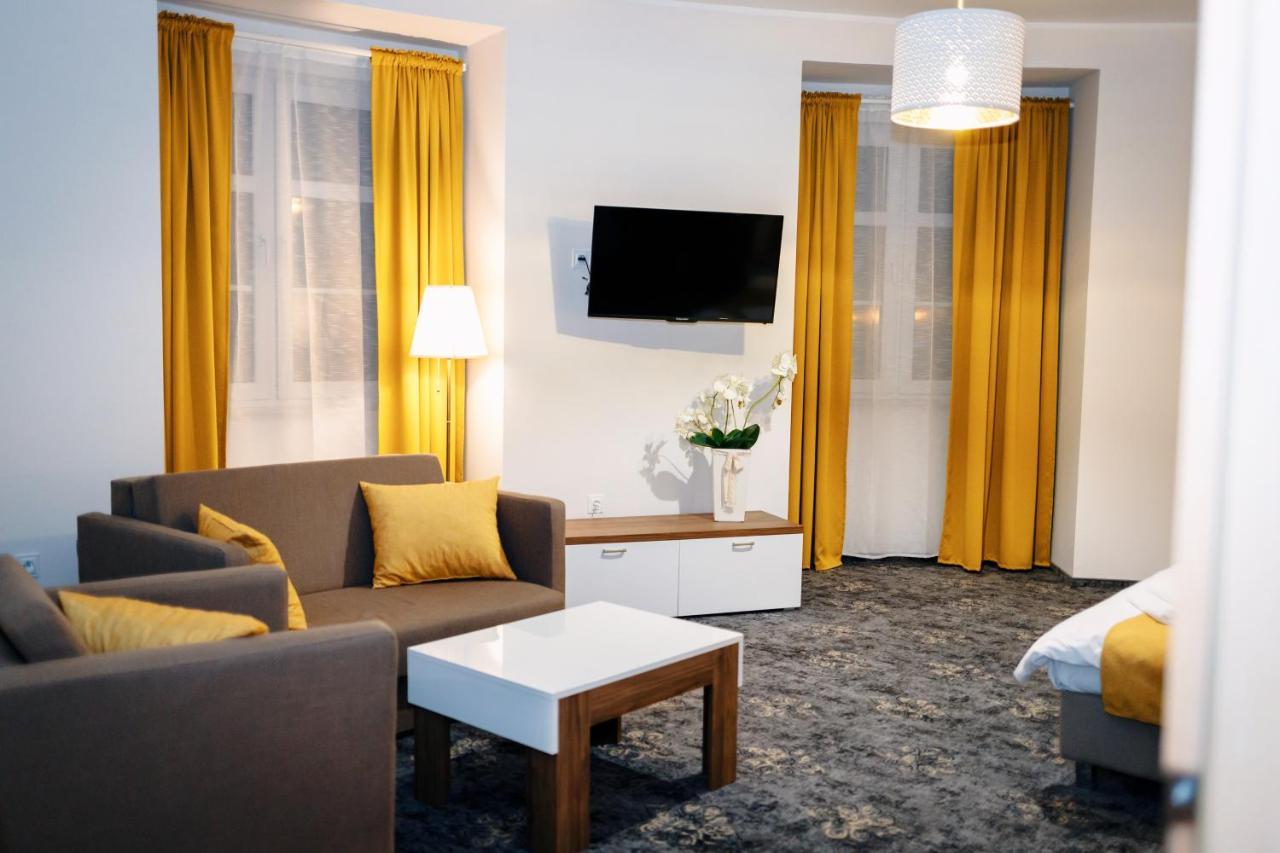 Hotel Nadodrzanski Dwor - Нова-Суль Экстерьер фото