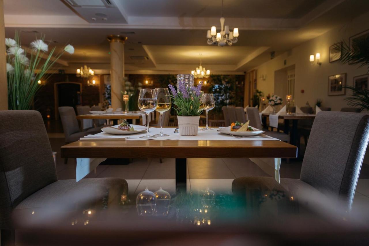 Hotel Nadodrzanski Dwor - Нова-Суль Экстерьер фото