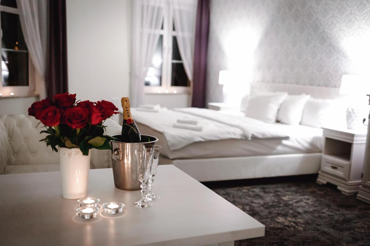 Hotel Nadodrzanski Dwor - Нова-Суль Экстерьер фото